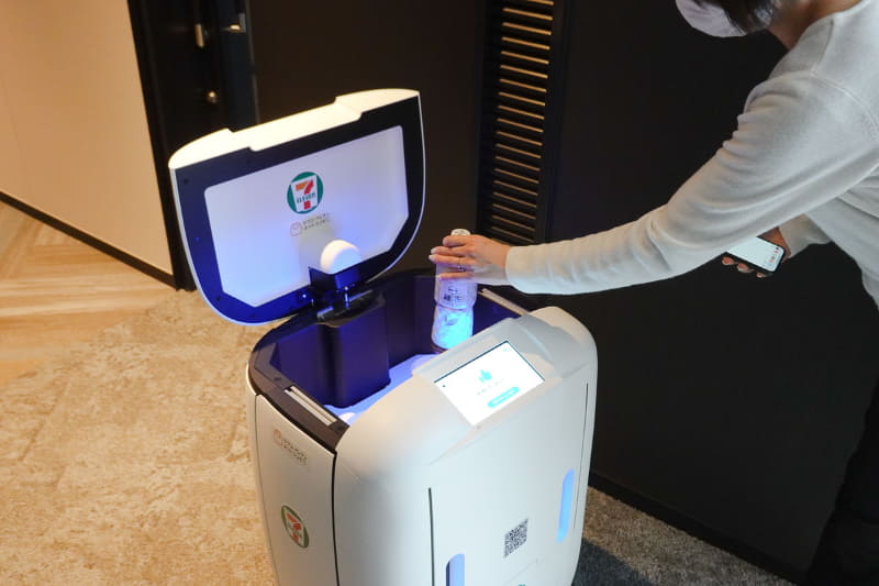 蓋が開くので商品を取り出せる