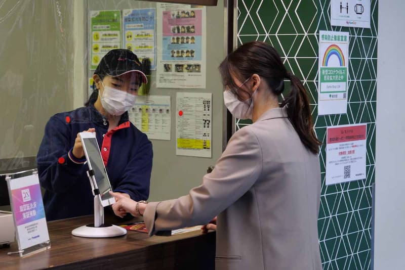 顔認証決済の様子(撮影：平澤寿康)