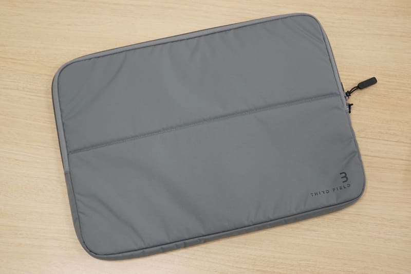 その名の通りフラットなフォルム