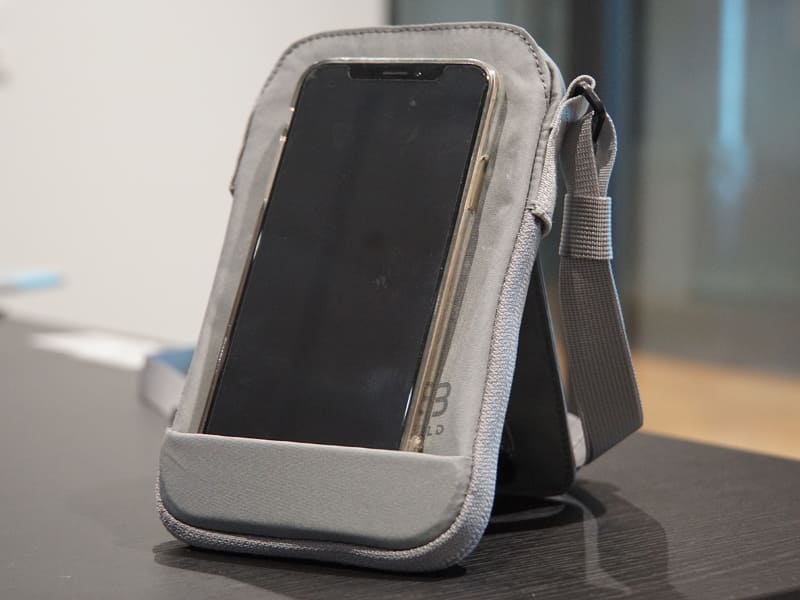 スタンドフォンポーチ