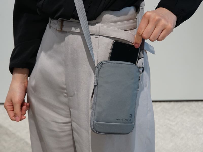 スタンドフォンポーチ