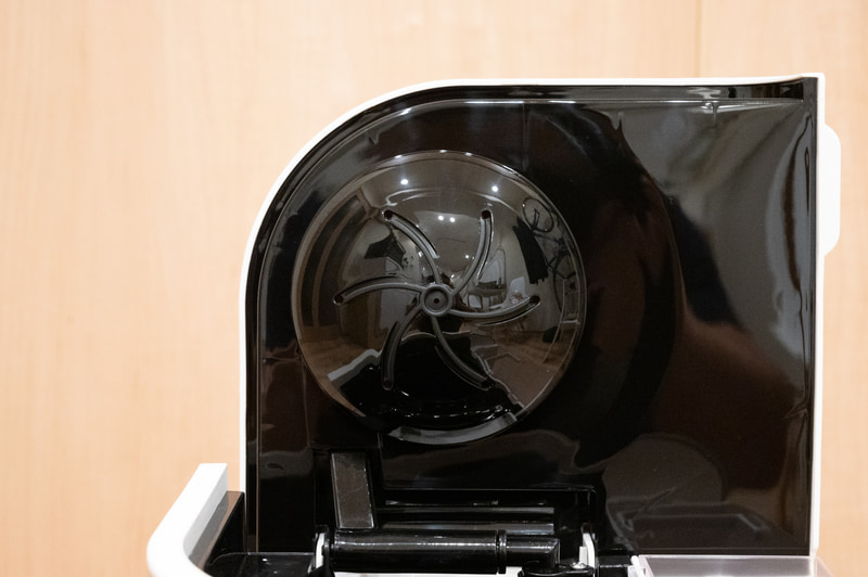 お湯が出る部分は「スパイラルドリップ方式」でお湯がまんべんなく出る仕組みです