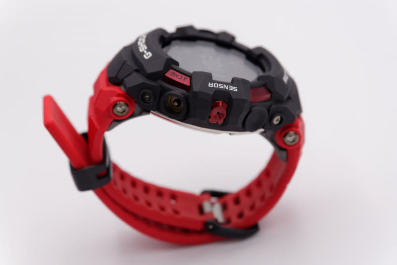 左側面にはセンサーと充電端子など