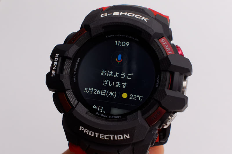 マイクを内蔵し、Google アシスタントを使った音声操作もOK