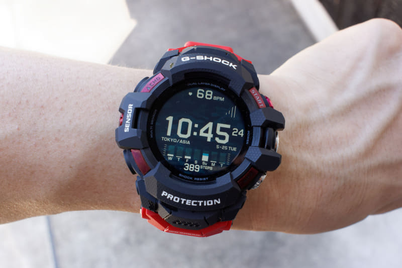 GSW-H1000独自のウォッチフェイス「DIGITAL」では、情報を上・中・下段に分けて表示する