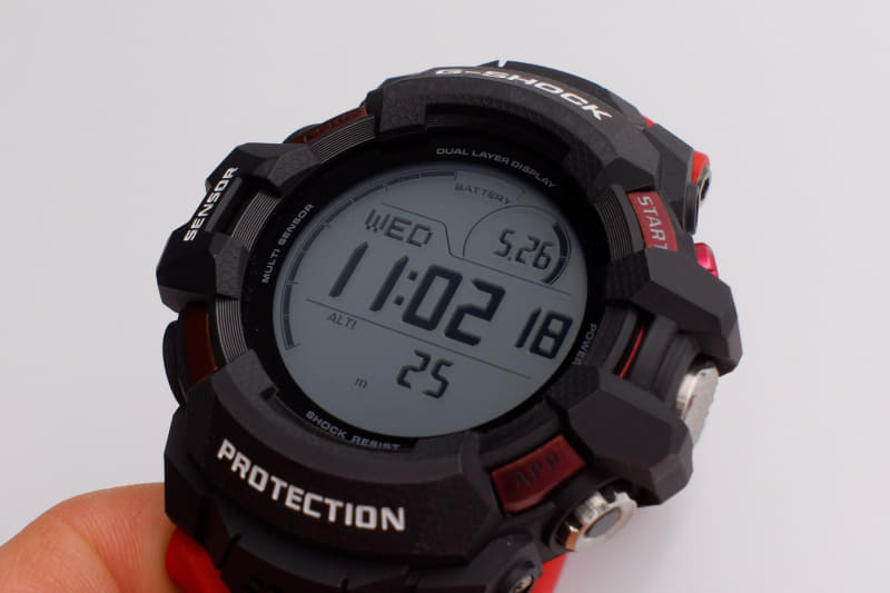 モノクロ表示で、各種センサー情報の更新頻度が下がる「タイムピースモード」にすれば1カ月もつ。が、Wear OSとしての機能は使えなくなる