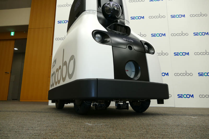 ロボット下面。前輪はオムニホイール(全方位タイヤ)