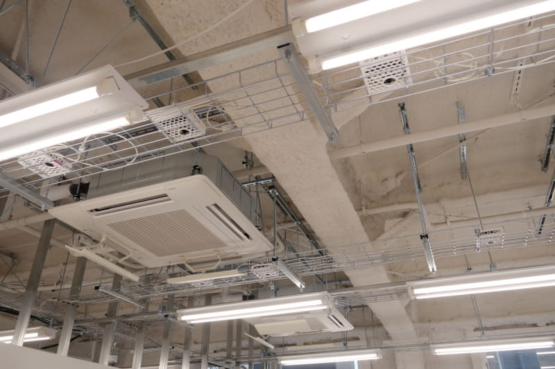 天井には17台のカメラを設置している