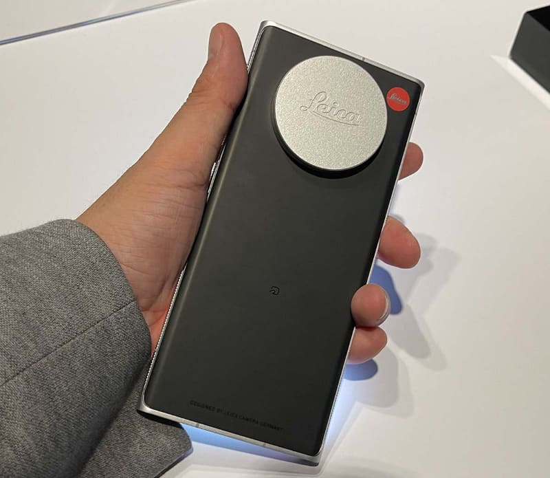 付属の純正キャップを付けてみた。マグネットでカッチリと留まり、安定感がある。