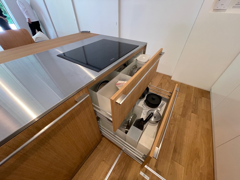 キッチンは引き出しタイプだったが、これはオプション仕様とのこと