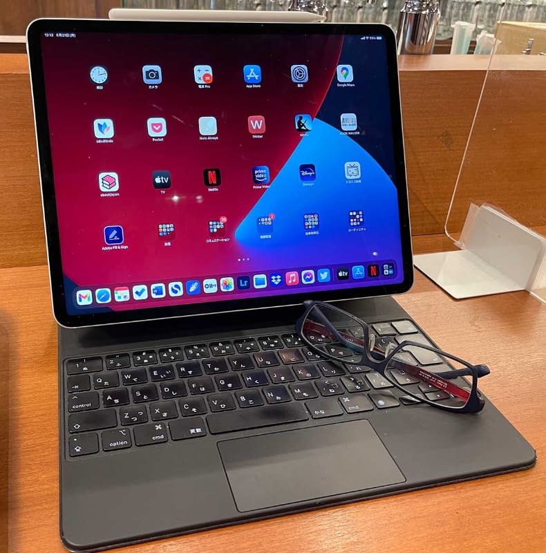 iPad Pro 12.9インチモデル。つけているのは2020年モデルのMagic Keyboard。
