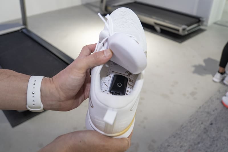 ミッドソールの内部にセンサーを搭載したEVORIDE ORPHE