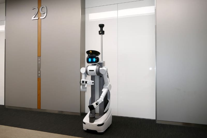 半自律型の遠隔操作ロボット「ugo TS-P」