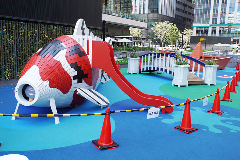 鯉池アート遊具