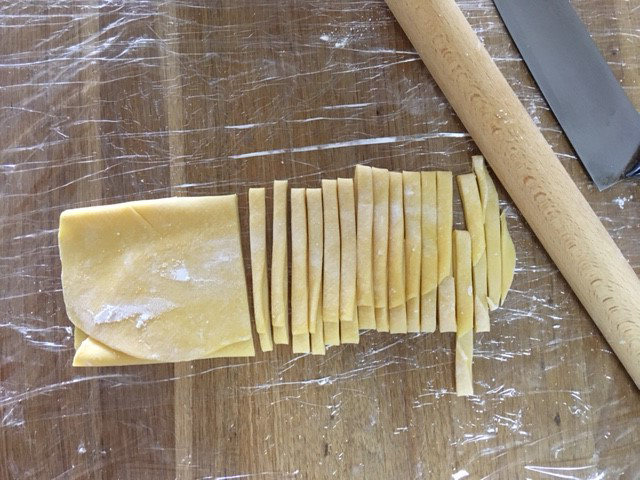 やわらかいので押し切るようになり、麺がくっついてしまうのが悩ましい