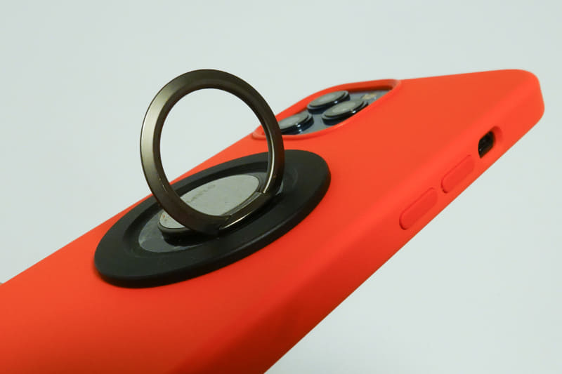 普段はスマホリングとして十分使える強度がありながら、引っ張れば簡単に外すことができます