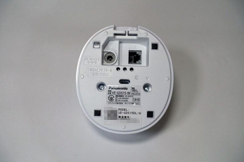 背面、電話線と電源ケーブルを差し込む