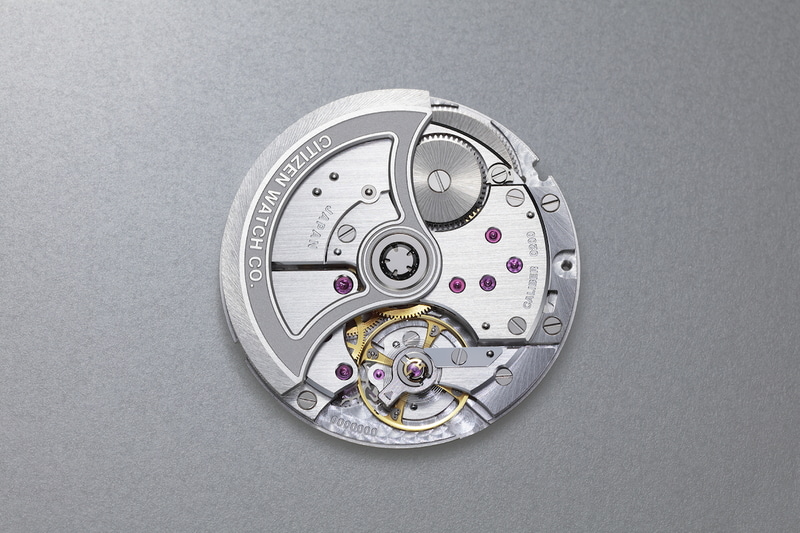 新型の自社開発・機械式ムーブメント「Cal.0200」