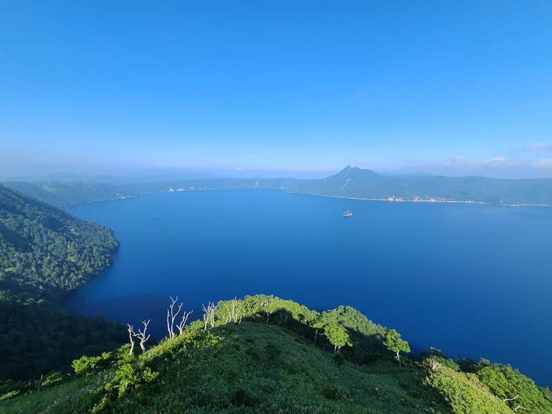 透明度とその青色で有名な北海道の摩周湖