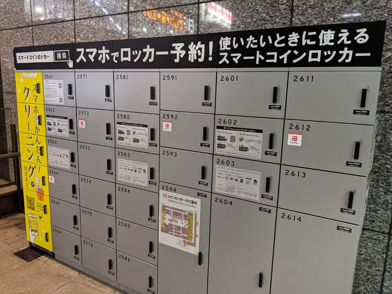 博多駅で見かけたロッカーではPayPayのロゴがあちこちに貼られていた。ただ、この「SPACER」というスマートロッカーはPayPay以外のキャッシュレス決済手段も複数利用できるため、あえてブランディング理由でロゴを露出させていると考えられる