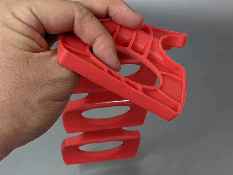 シリコン素材なので曲げられる