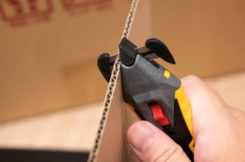 向こう側に傾けるようにすると、刃の角度がつき刃が入りやすいです