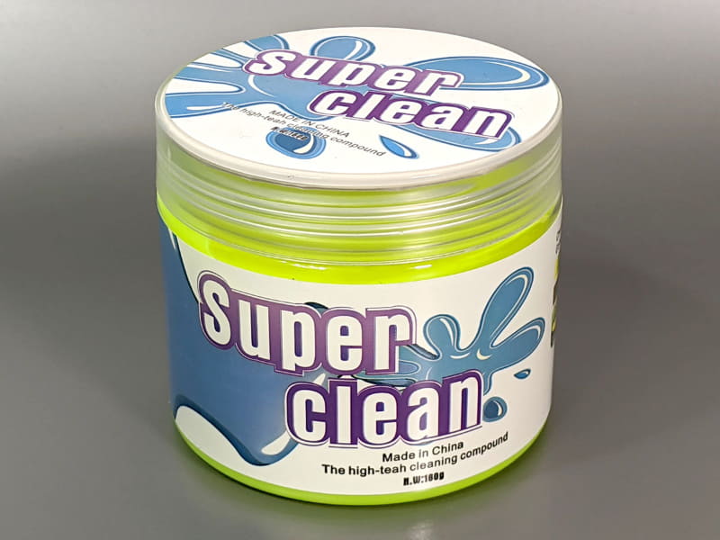 パッケージ。ボトルタイプで容量160gと他社(75～80g)の倍近いぶん価格は高価。色違いもあります