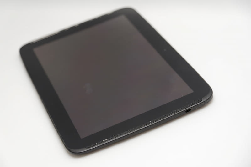 HDMI出力端子を備えたAndroidタブレット「Nexus 10」。古いのでもう電源は入らない