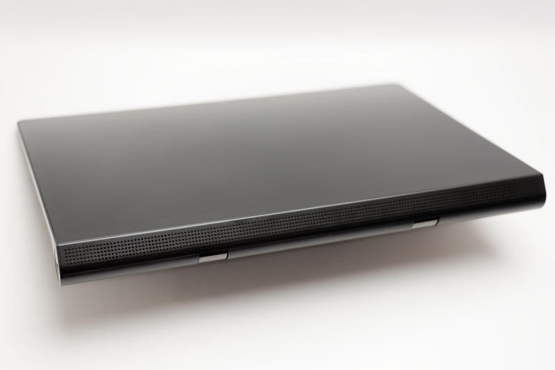 本体下部はステレオスピーカー