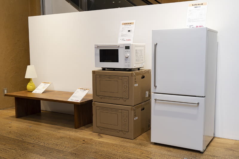 もったいない市では、大型家具や家電から生活雑貨小物まで幅広く取り扱う