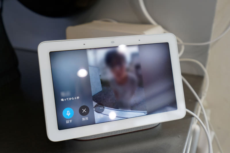Google Nest Hubと連携すると、Nest Doorbellのボタンが押されたときに自動でその映像に切り替わる