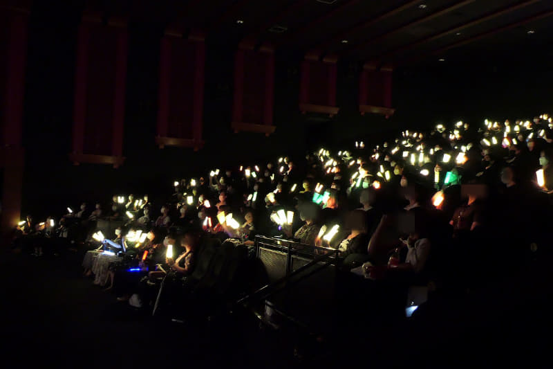 終盤、柳生比呂士のソロパートでは所属する立海大附属中の学校カラーの黄色一色に。劇場に一体感が生まれていました