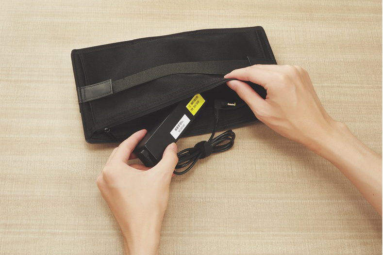 スタンド型ノートPCオーガナイザー