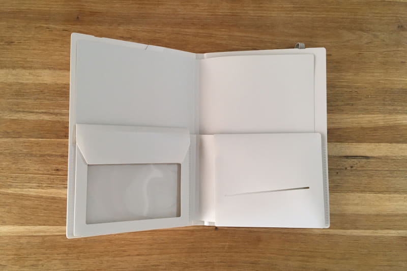 2つ折りドキュメントファイルを開いた状態