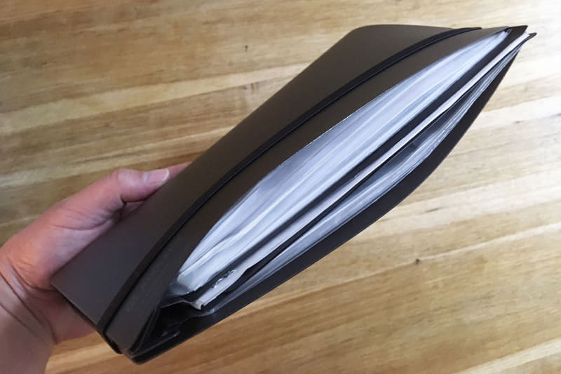 紙の量を約半分の50枚にすると、少しすっきり。不格好だけど