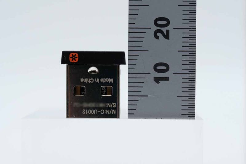 新たに購入したRC24-UFPC2は長さが14.9mmと、MX Anywhere 3付属Unifyingレシーバーより3.5mmほど短くなっています