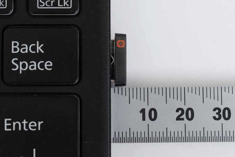 RC24-UFPC2では、本体からの飛び出しが約4mmと、MX Anywhere 3付属Unifyingレシーバーと比べて飛び出しが半減となりました