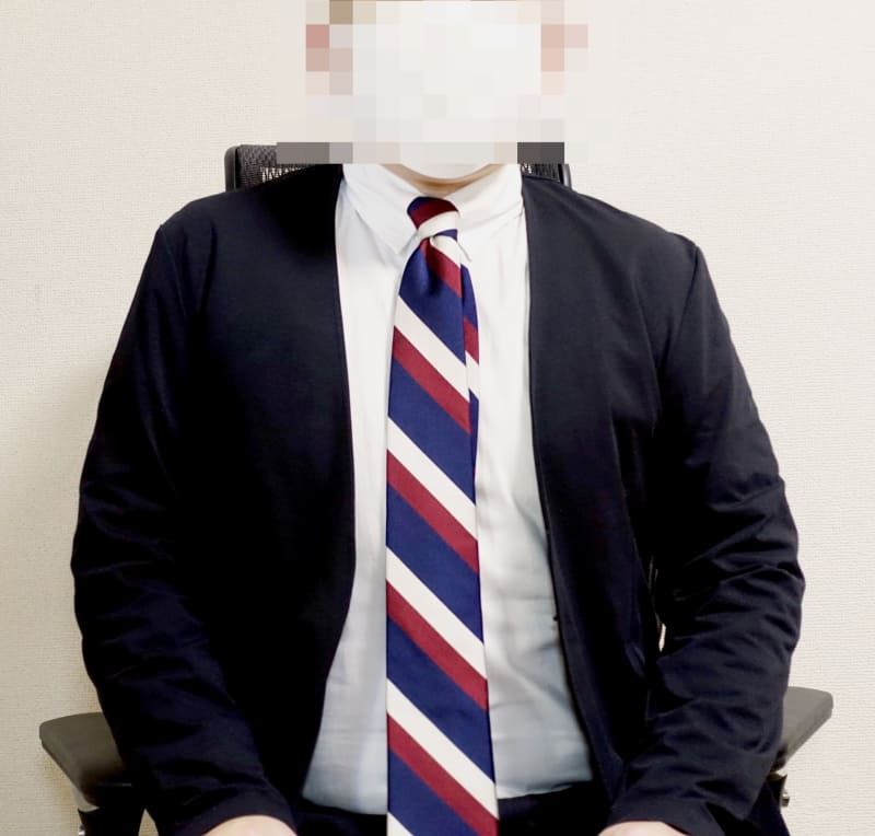 テレワーク時の様子(Yシャツ＆ネクタイver.)