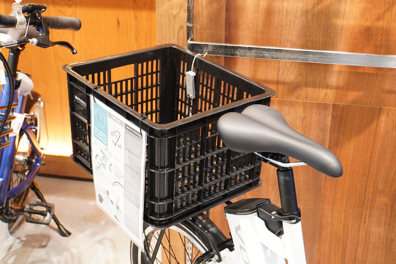 同店ではQ3に後カゴなどを装備したセット商品も展示。買い物がより楽に