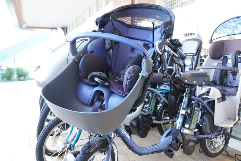 「前子乗せ」はハンドルの前にシートをセットしているため乗せ下ろしがしやすい