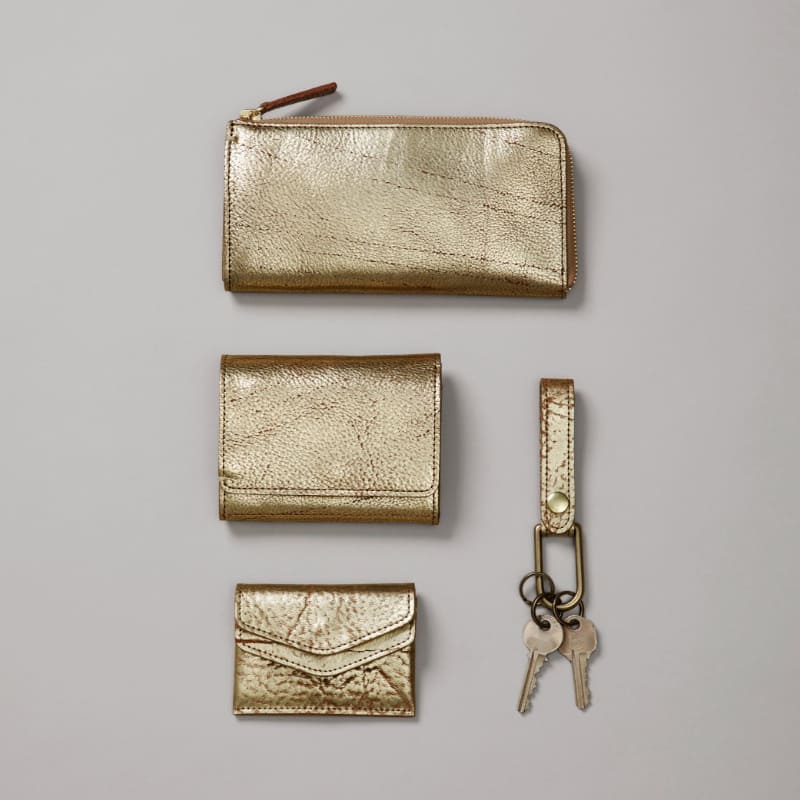 (上)ゴールド マスターLファスナー、(左中)ゴールド クラッチパース、(左下)ゴールド ツインコインケース、(右下)ゴールド キーホルダー