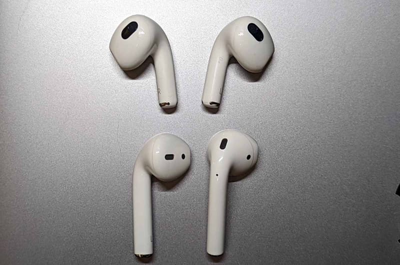 第3世代AirPods(上)と従来のAirPods(第1世代:下)との比較