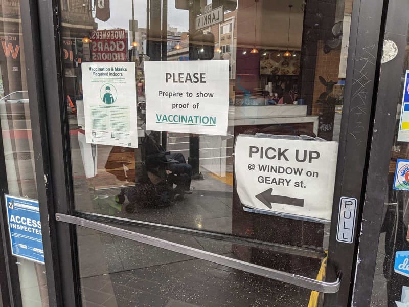 レストランで食事をしてみる。サンフランシスコ市では店内飲食にワクチン接種証明書の提示が必須であり、それがない、あるいは出すのが面倒というのであればピックアップを利用することになる