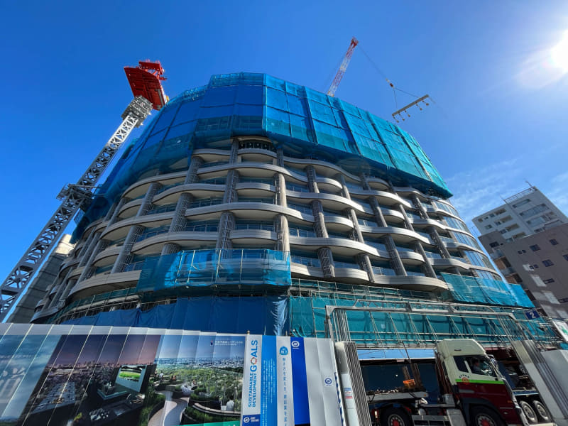 建築中の実物。10階くらいまでできていた
