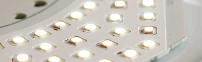 シーリングライトでは、LEDが並んでいます