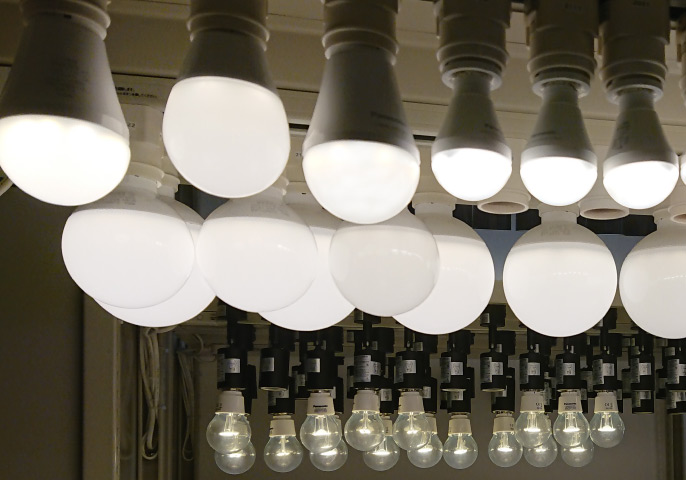 パナソニックではLED電球を長時間点灯させたときのテストも行なわれています