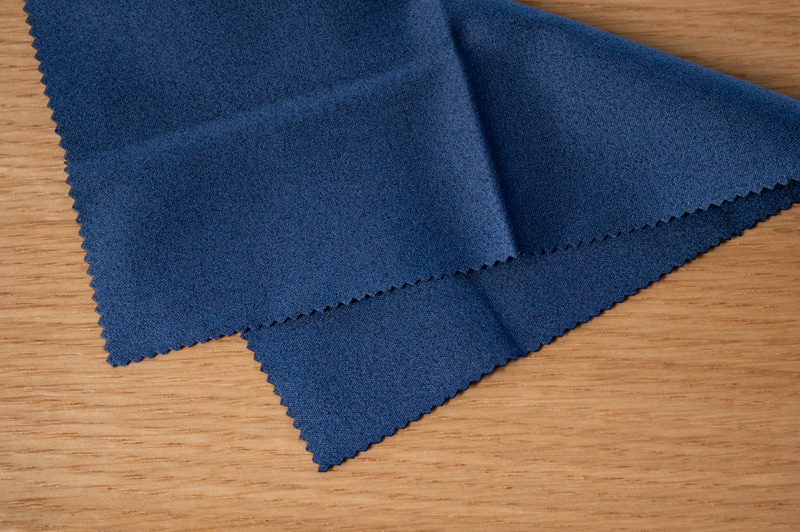 曇り止め効果が無くなった後も、高性能クリーニングクロスとして使えます。サイズは18×15.5cm(横×縦)です