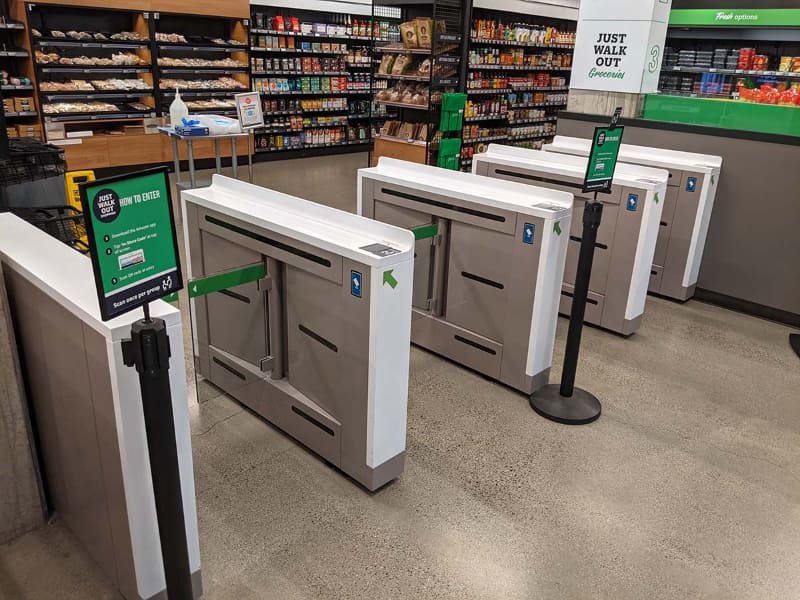 旧Amazon Go Grocery店舗の入店方式は従来のAmazon Goと同様。そのため、取材時点ではまだAmazon Goアプリが利用できた