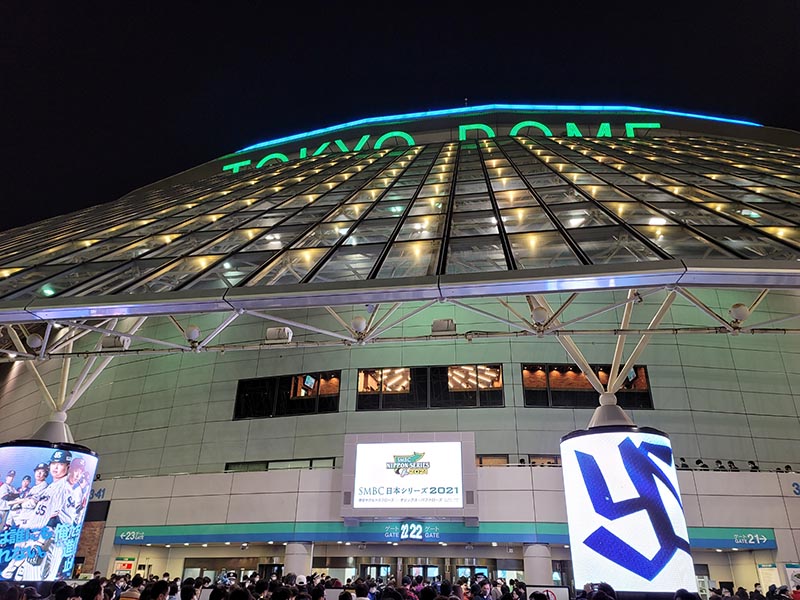 日程の関係で神宮球場が利用できないので、東京ヤクルトスワローズの主催試合ですが東京ドームで行なわれました