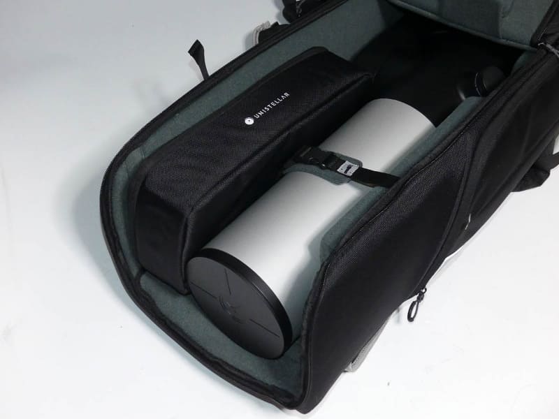 望遠鏡本体は、リュック内にしっかりフィット